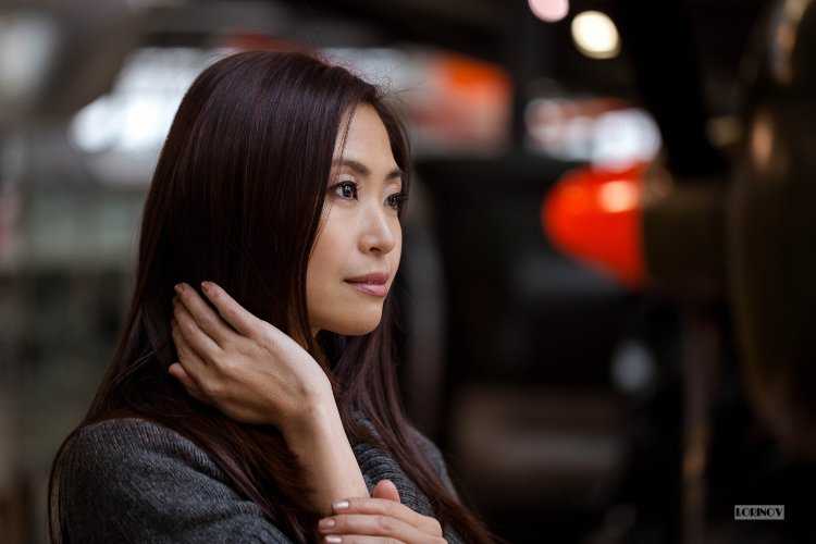 Красивая девушка брюнетка азиатка