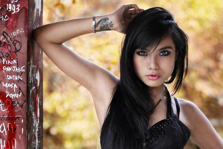 Азиатки с черными волосами