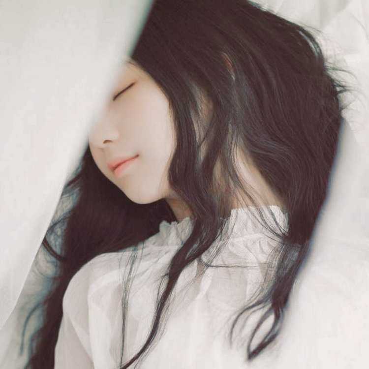 Грустная девушка кореянка