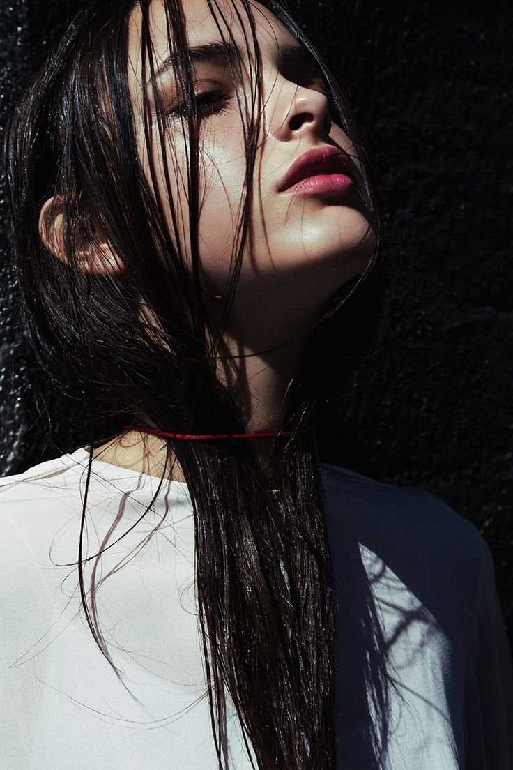 Девушка с мокрыми волосами