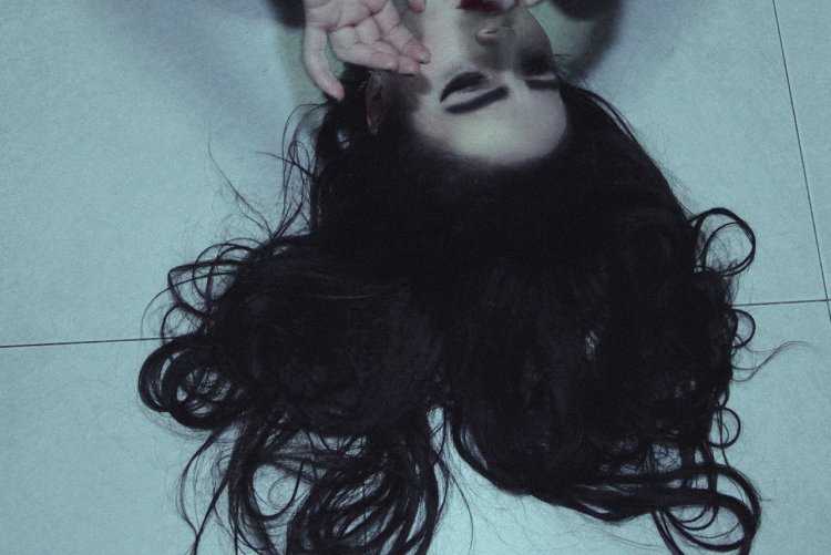 Темные волосы Эстетика