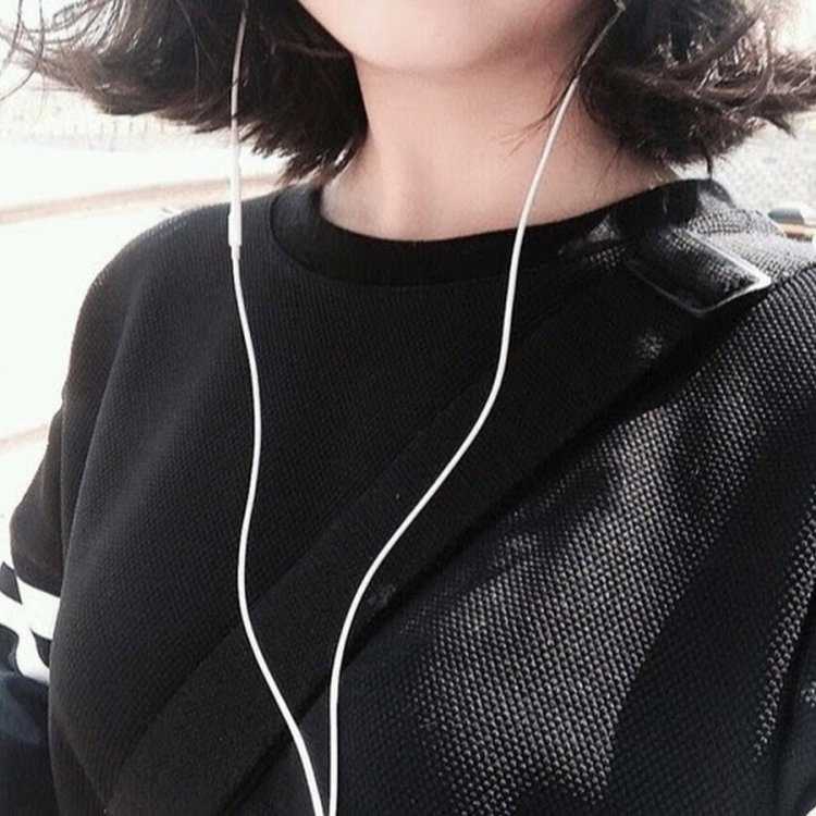 Сохра девушка с короткими волосами