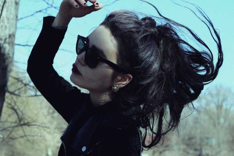 Девушки брюнетки с длинными волосами Эстетика