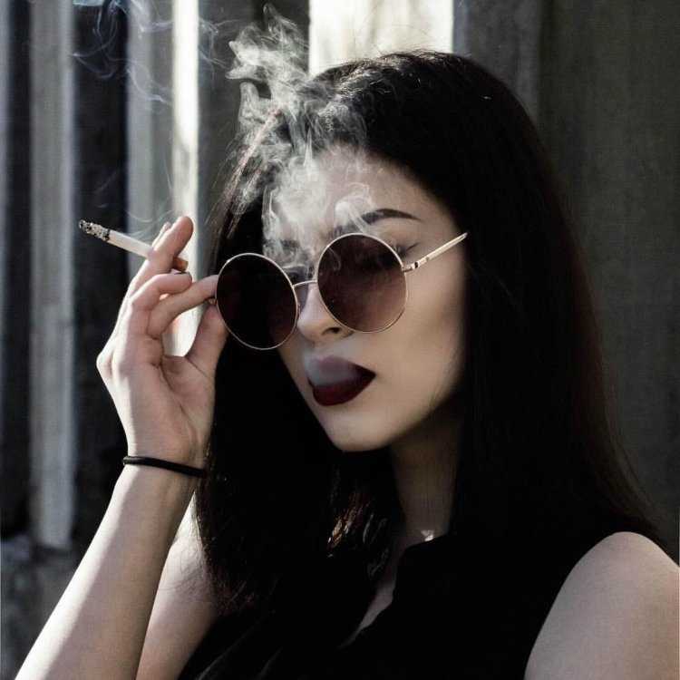 Эстетика девушки в чёрном