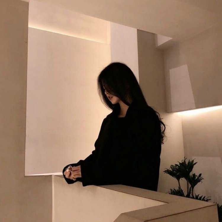 Эстетика девушки в чёрном