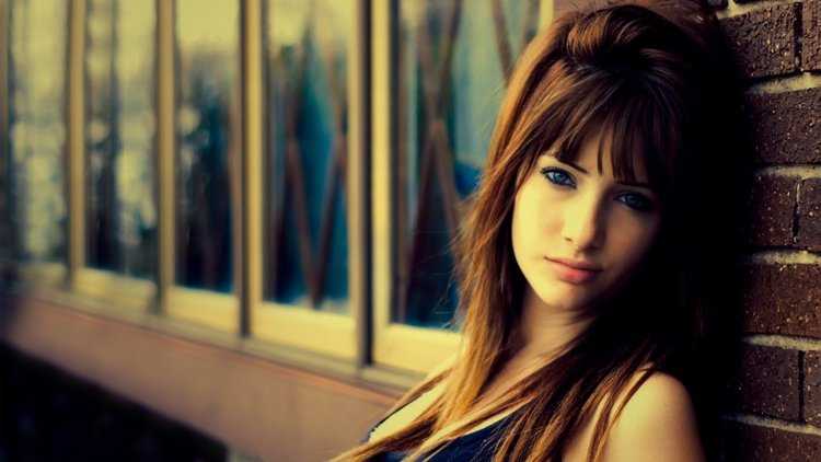 Девушки брюнетки с длинной челкой41