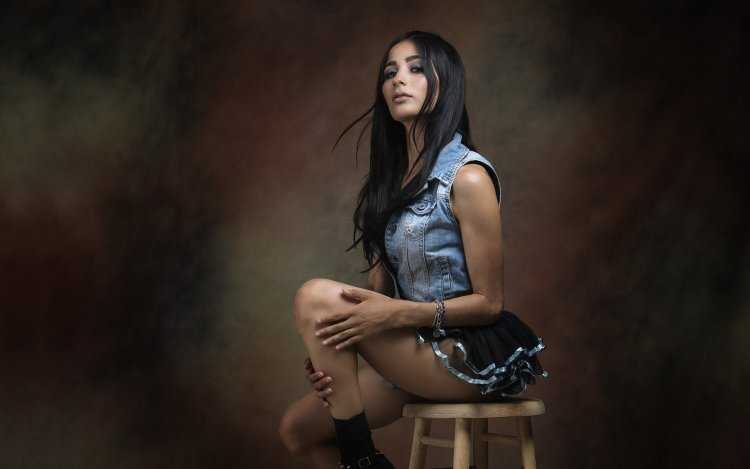 Девушки брюнетки темный фон