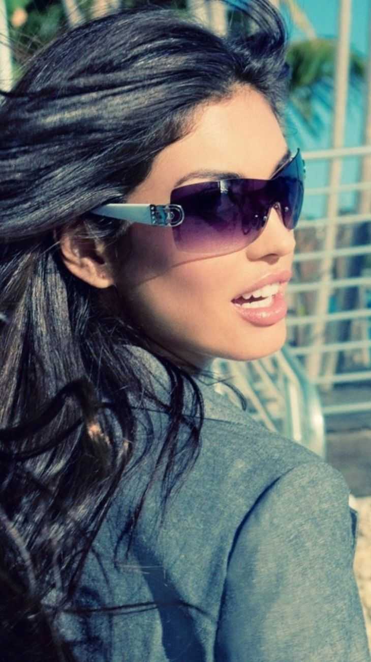 Девушки в солнечных очках брюнетки65