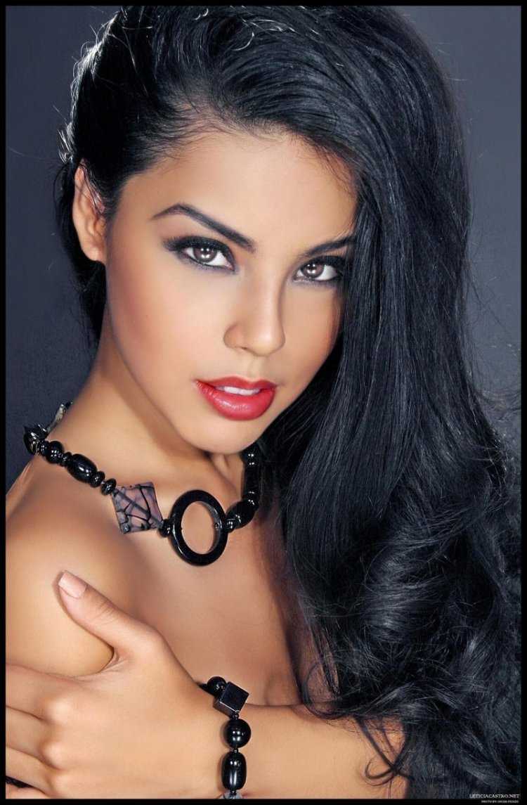 Красивые брюнетки