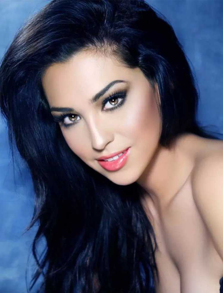 Красивые восточные брюнетки