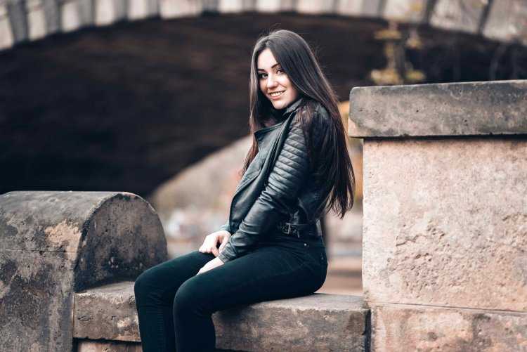 Брюнетки с длинными волосами