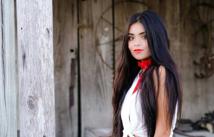 Красивые Длинноволосые брюнетки