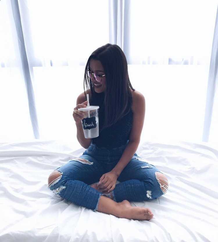 Скромные брюнетки в Инстаграм