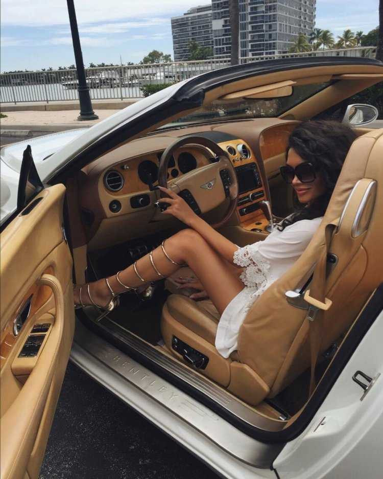 Дорогая брюнетка79