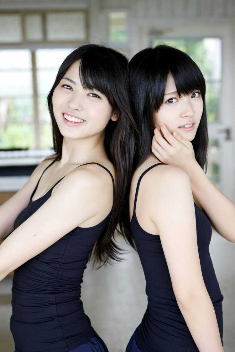 Две азиатки