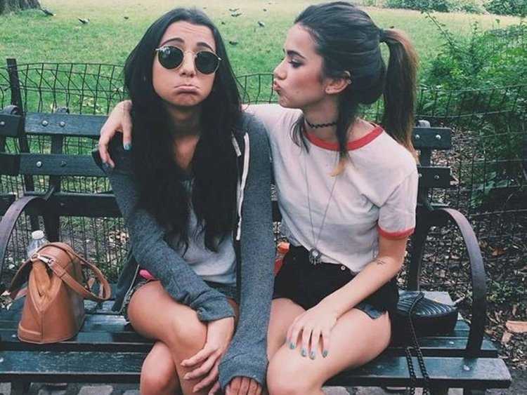 Селфи с подругой на набережной