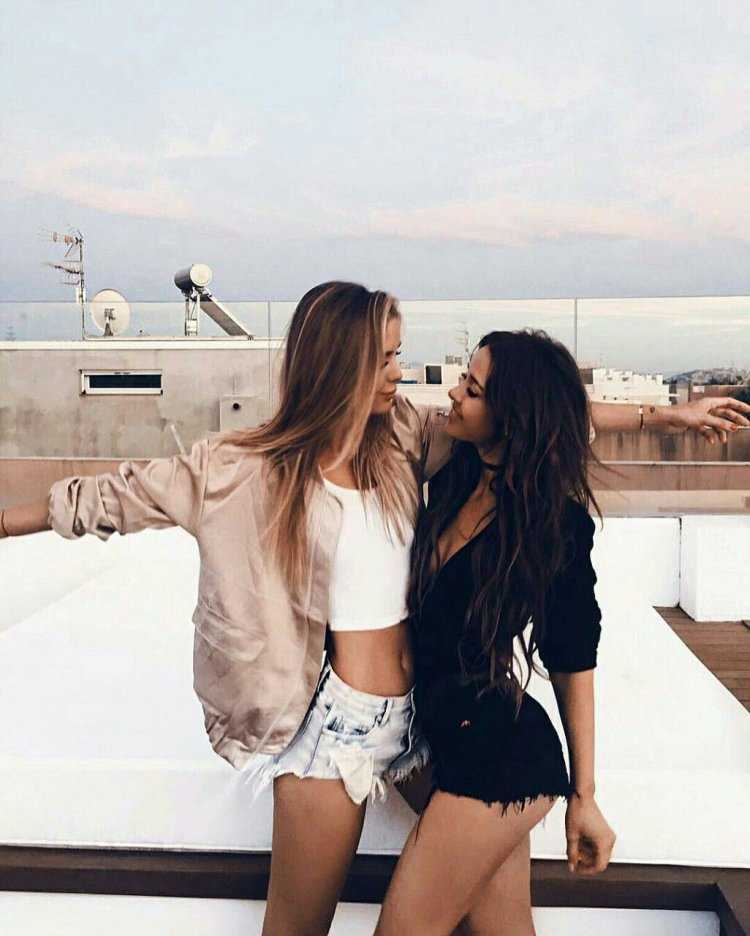 Красивые девушки подруги