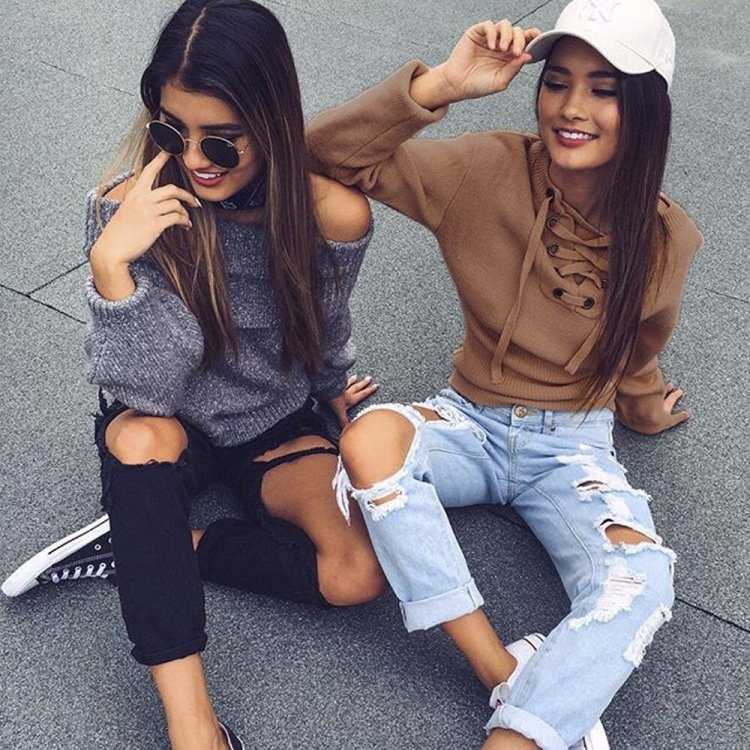 Две модные девушки