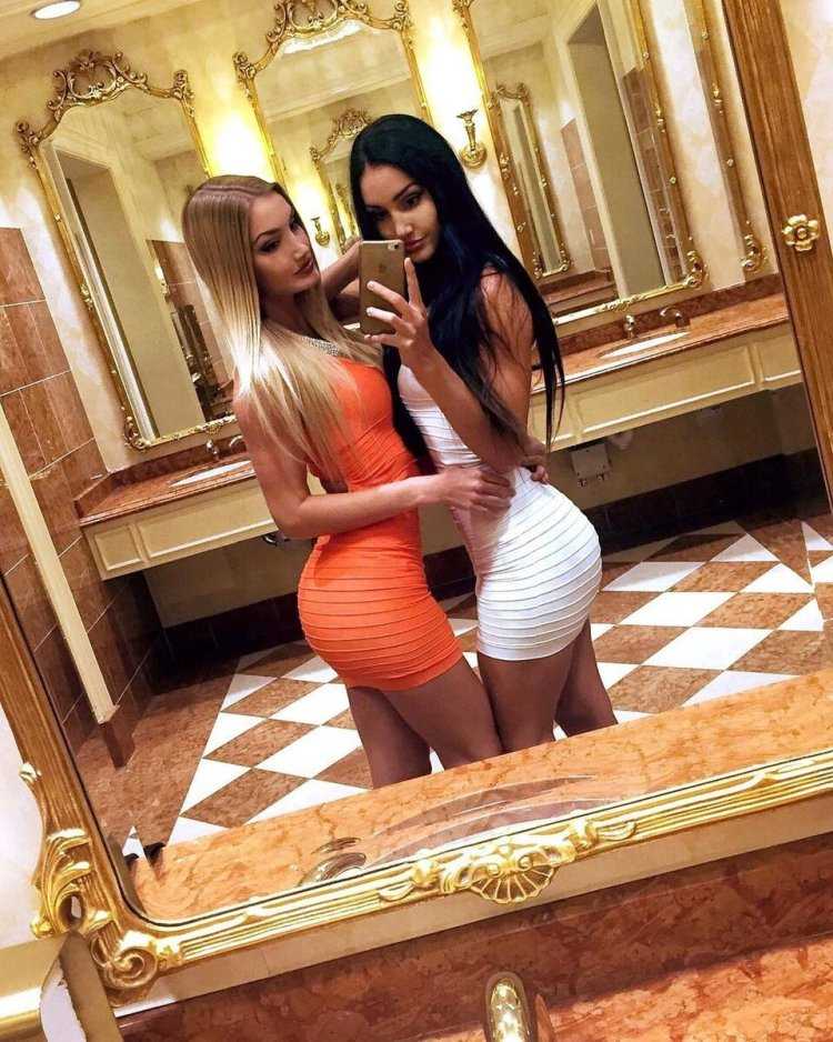 Соблазнительные близняшки