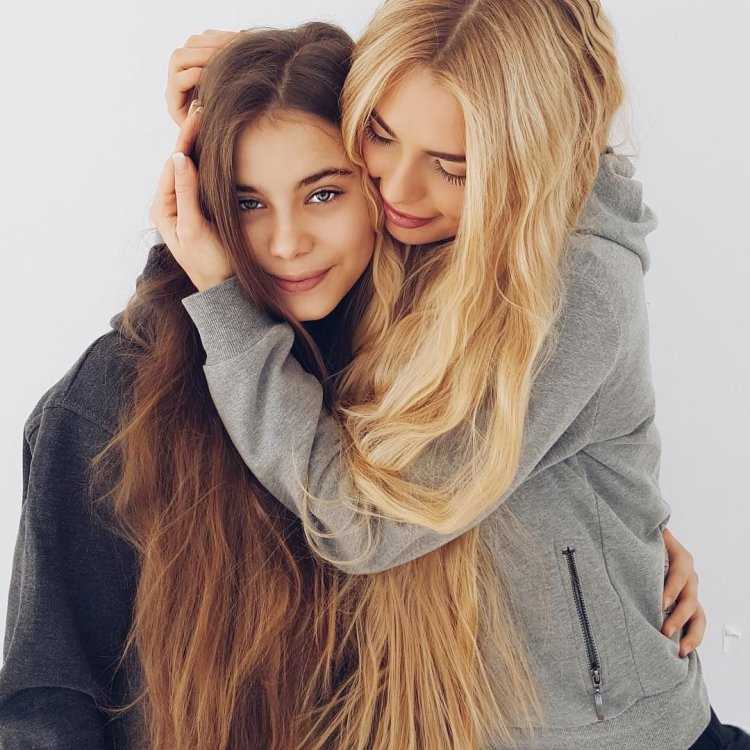 Девочки подруги