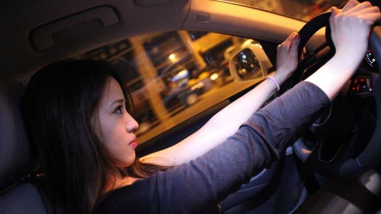 Девушка в машине