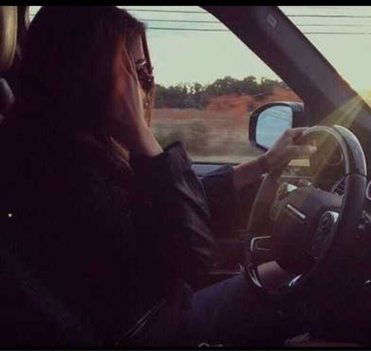 Девчонки в машине без лица