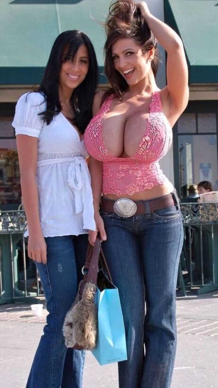 Дениз Милани и ее подруга