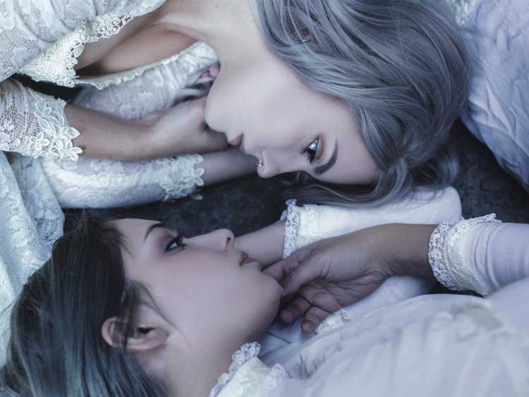 Две девушки Эстетика