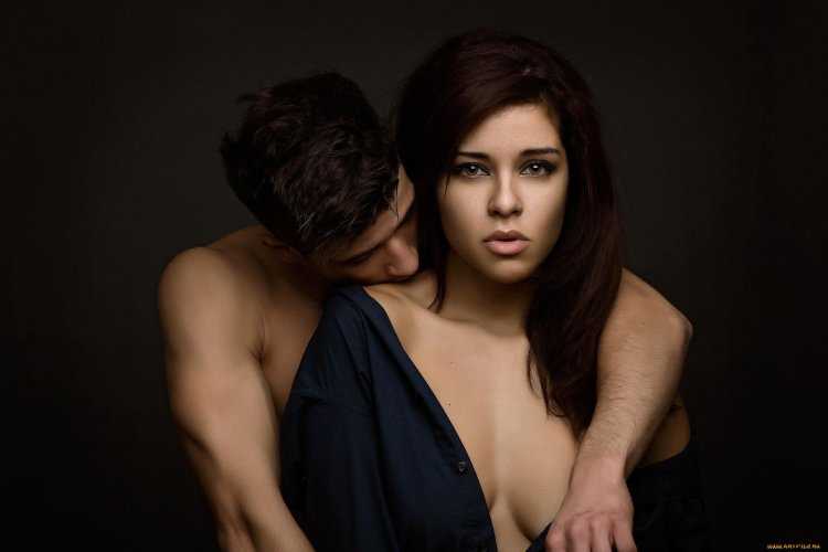 Парень и девушка брюнеты