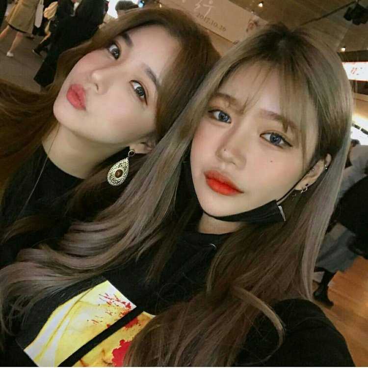 Две кореянки