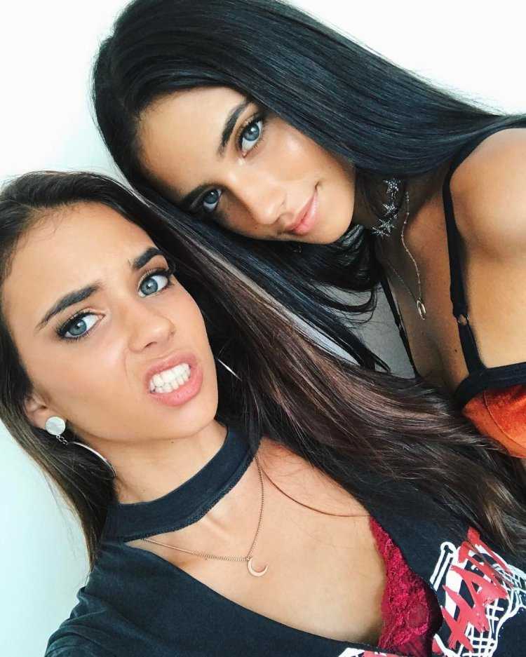 Elisha Herbert близняшки