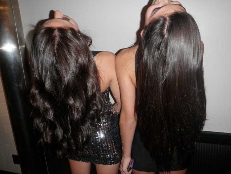 Брюнетки с длинными волосами с подружкой