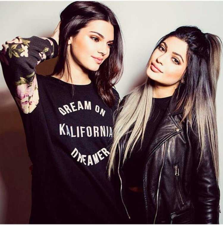 Две сестры Кайли и Кендалл