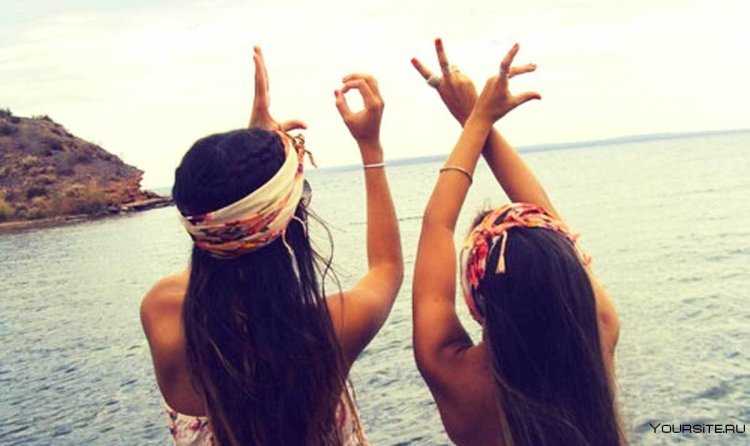 Лучшие подруги брюнетки