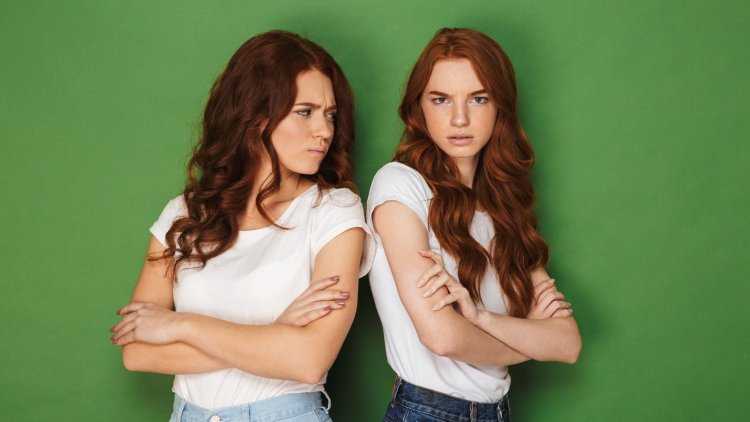 Две подруги рыжая и брюнетка25