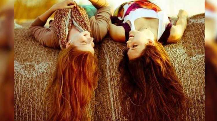 Рыжая и брюнетка