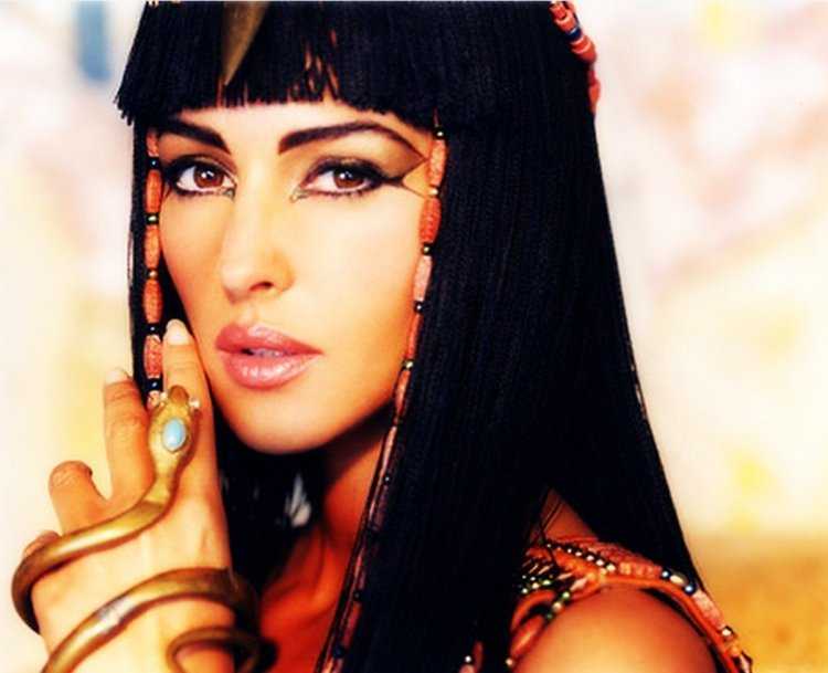 Моника Белуччи в роли Клеопатры