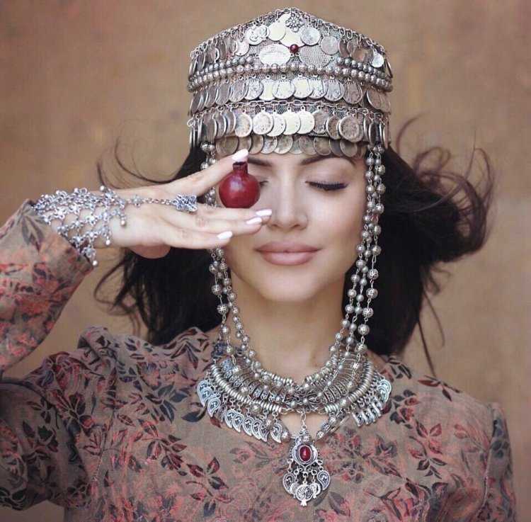 Армянский национальный костюм Сирушо