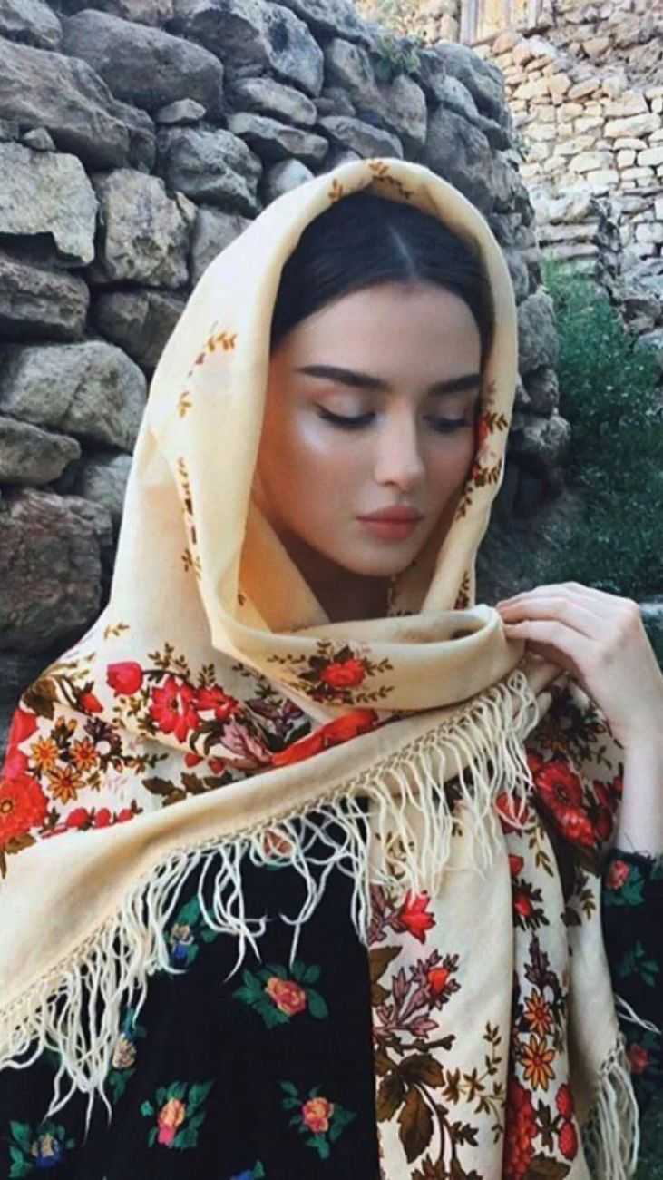 Грузинка в платке