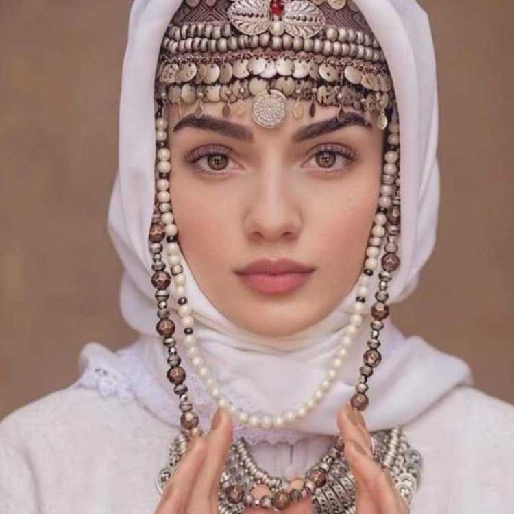 Этническая армянка24