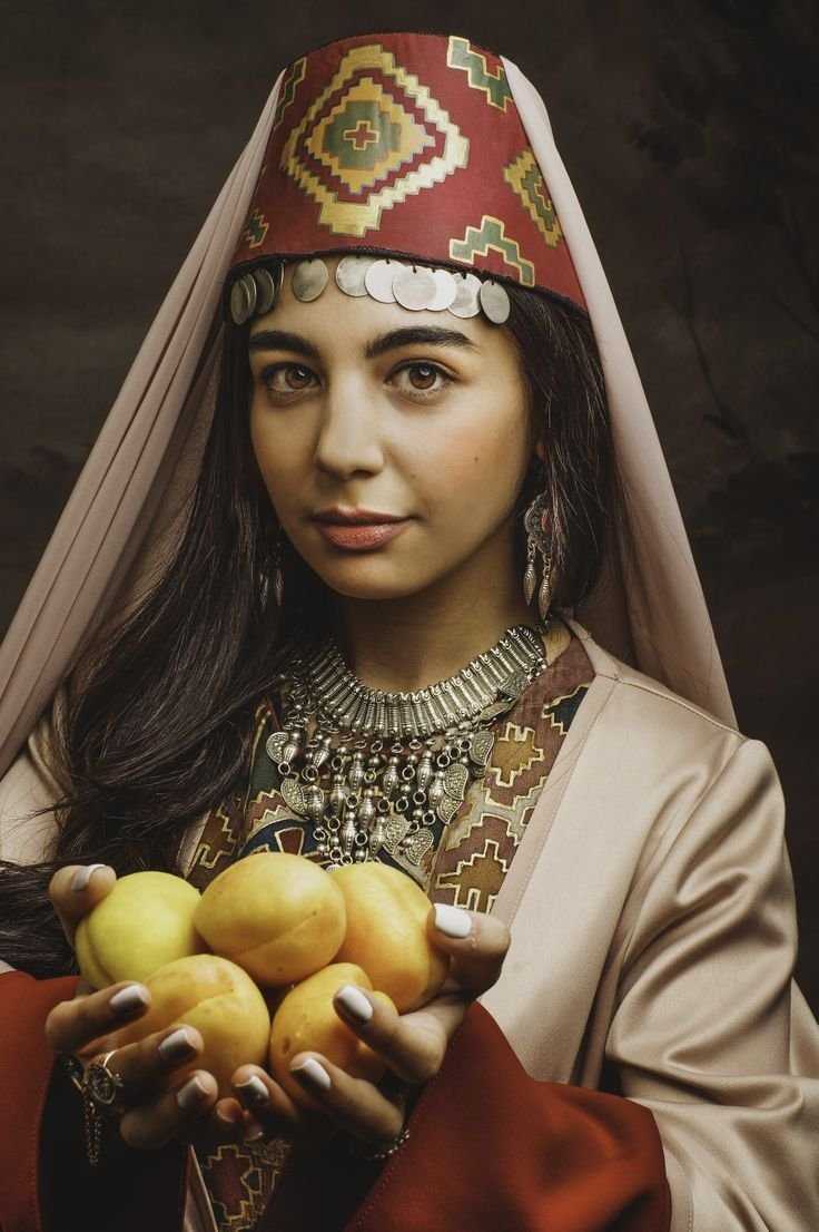 Этническая армянка