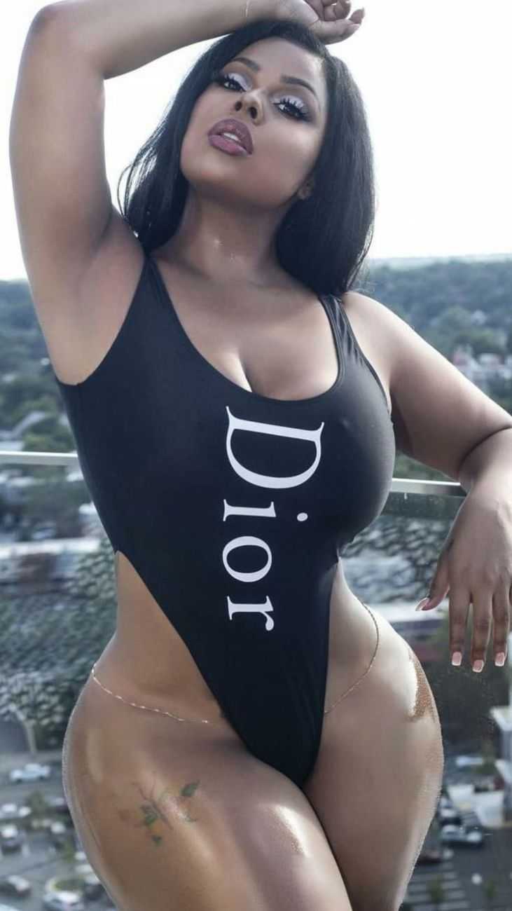 Долли Кастро фигура