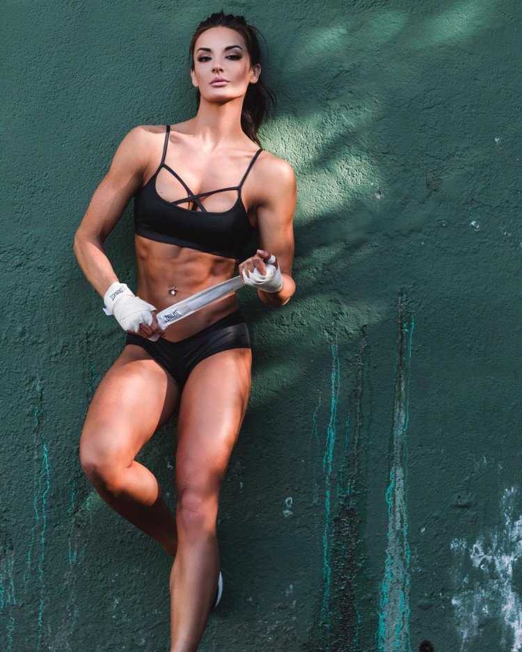 Уитни Джонс фитнес модель