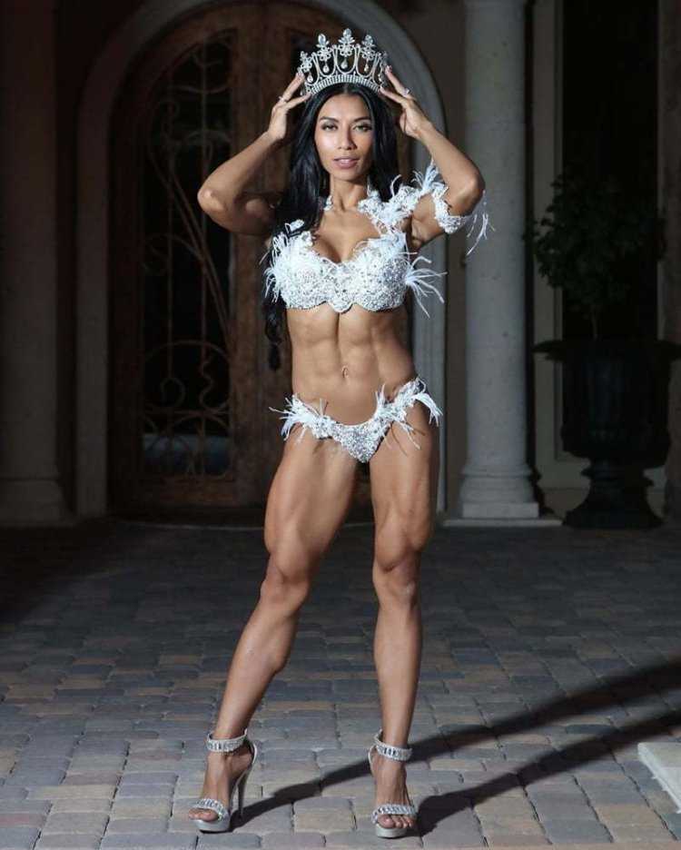 Stephanie Ayala WBFF Pro