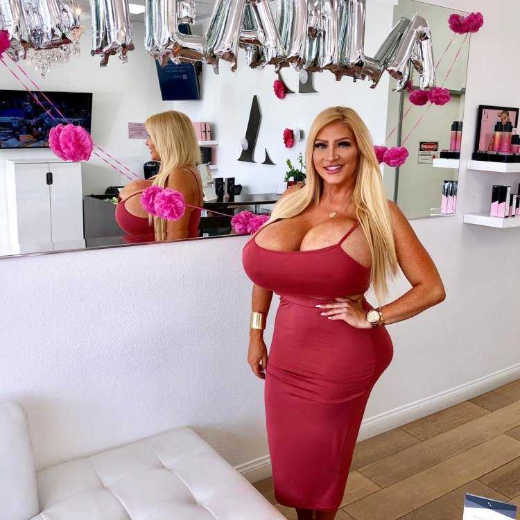 Аллегра Коул @allegracoleworld