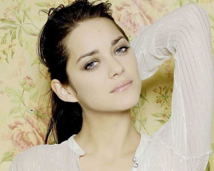 Macie ardent Frenchwoman