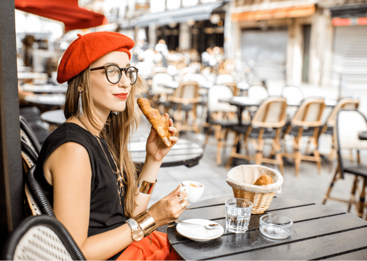 Типичное французское кафе