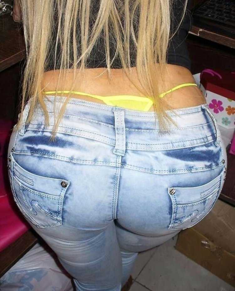 Попка в джинсах и в стрингах