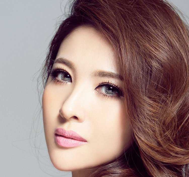 Красивые азиатские глаза