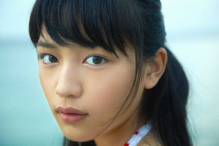 Азиатки со светлыми глазами